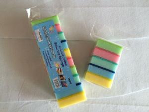 浅彩海绵和绿色百洁布